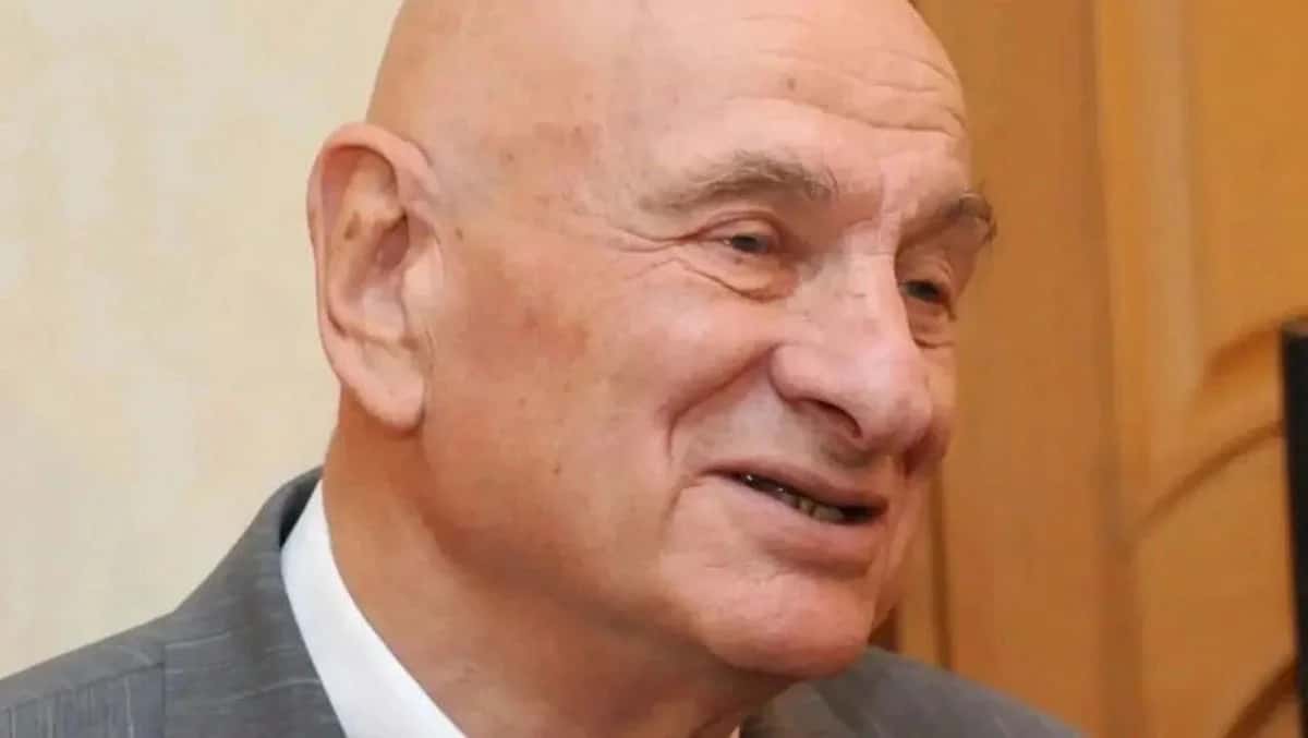 На Урале легендарному врачу присвоили звание Героя Труда