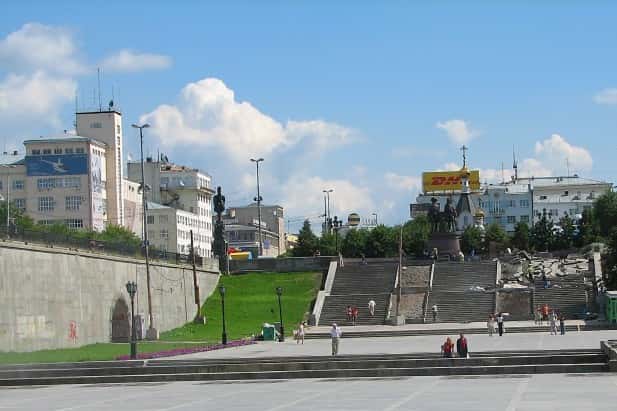 В Екатеринбурге раскрыли «девушек-полицейских», взорвавших интернет. Видео