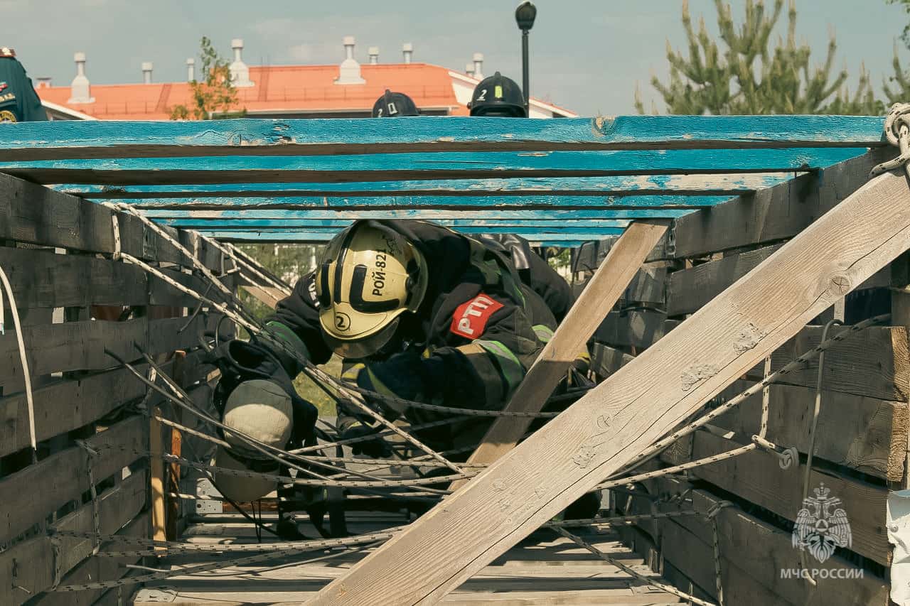 В Екатеринбурге стартовал смотр-конкурс на звание "Лучшее звено газодымозащитной службы Свердловской области"