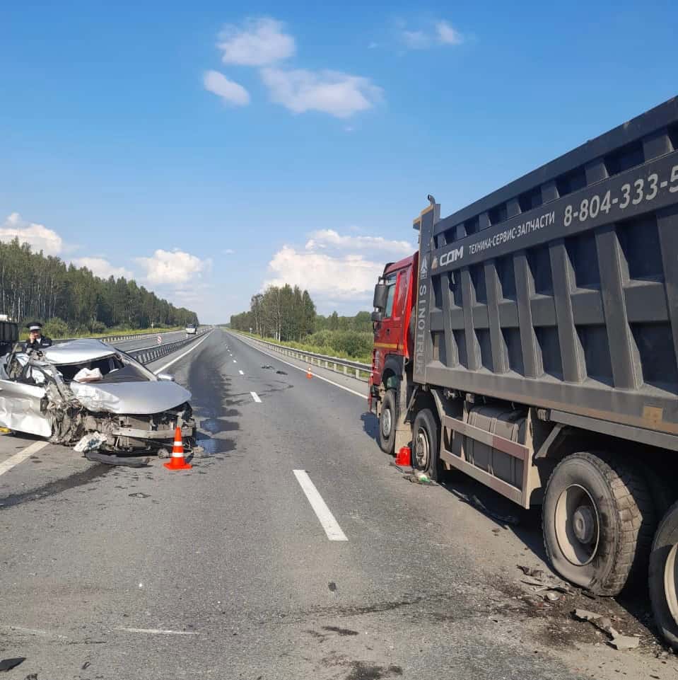 На Урале сотрудники  ГИБДД разбираются в причинах смертельного ДТП