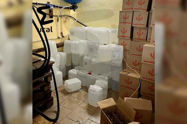 На Урале накрыли гараж, где разливали контрафактную водку