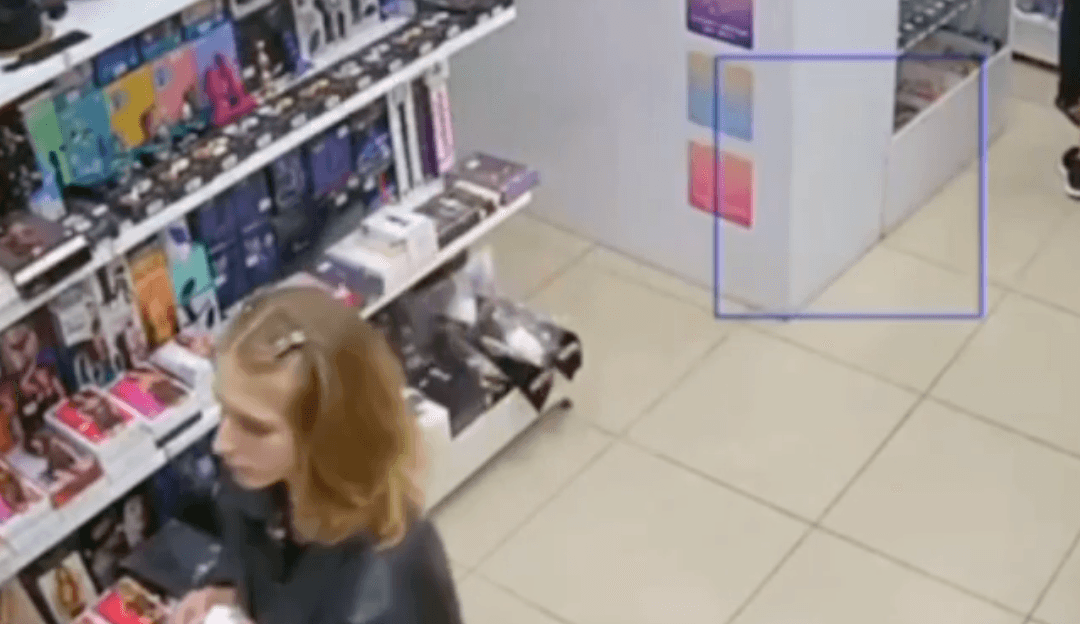 На Урале девушка похитила мужскую секс-игрушку из секс-шоп