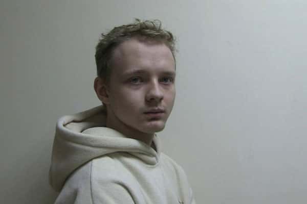 В Екатеринбурге сотрудники правопорядка задержали 19-летнего альфонса, охотившегося за телефонами девушек