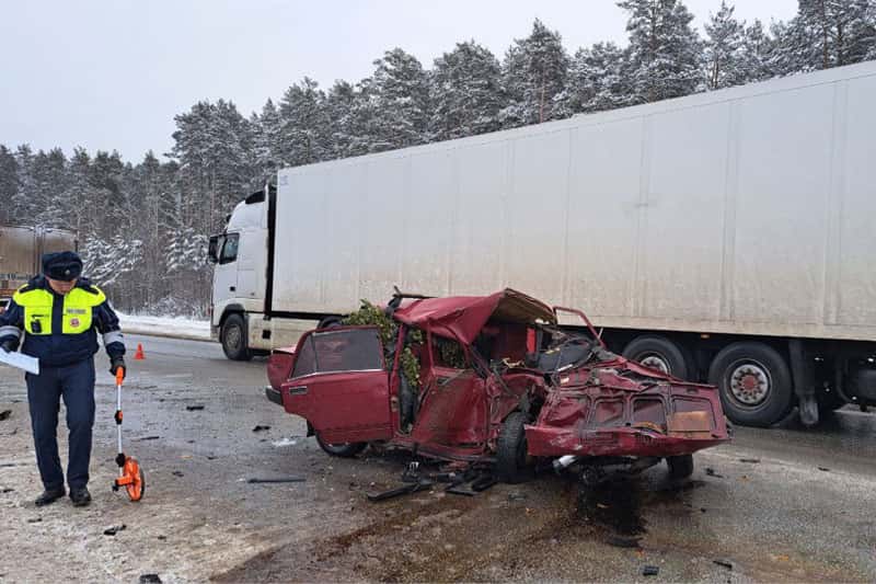 В ДТП под Екатеринбургом погибли два человека. 11-летний мальчик получил травмы