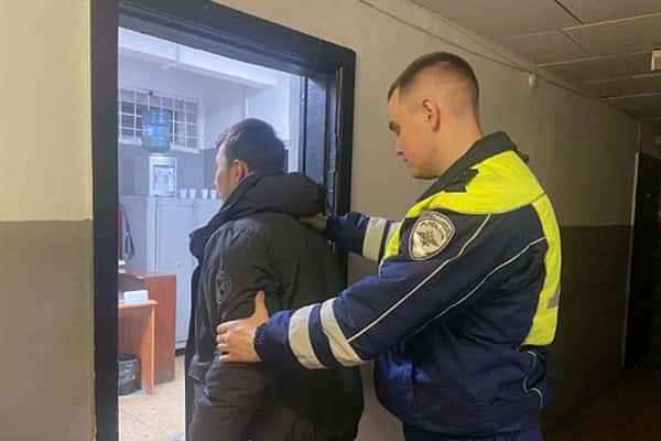 В Екатеринбурге сотрудники Госавтоиеспекции после преследования задержали водителя