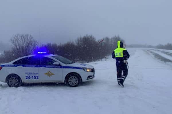 ГИБДД предупреждает участников дорожного движения об осложненной ситуации на дорогах региона