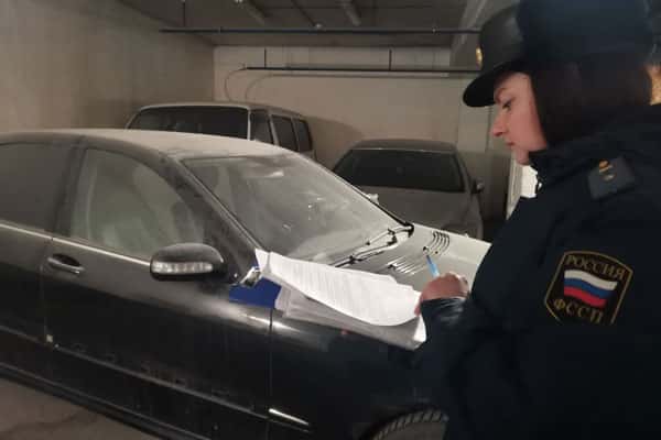 Судебные приставы Екатеринбурга нашли и арестовали автомобиль должника по алиментам: что стало с Мерседесом S500?