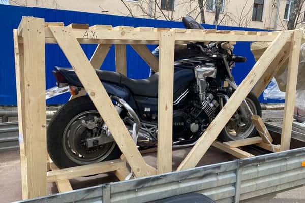 Мотоциклы и автозапчасти в посылках: уральские организации отправили почтой из Екатеринбурга 1 500 тонн крупногабаритного груза