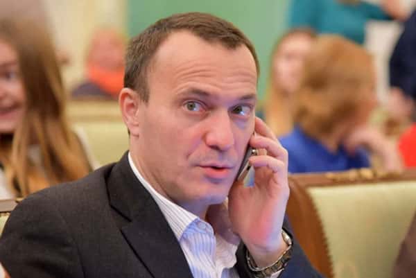 В Екатеринбурге от тяжёлой пневмонии умер журналист и политолог Эдуард Худяков