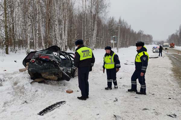 Накануне в Свердловской области в ДТП погибла водитель «ВАЗ-2112» 