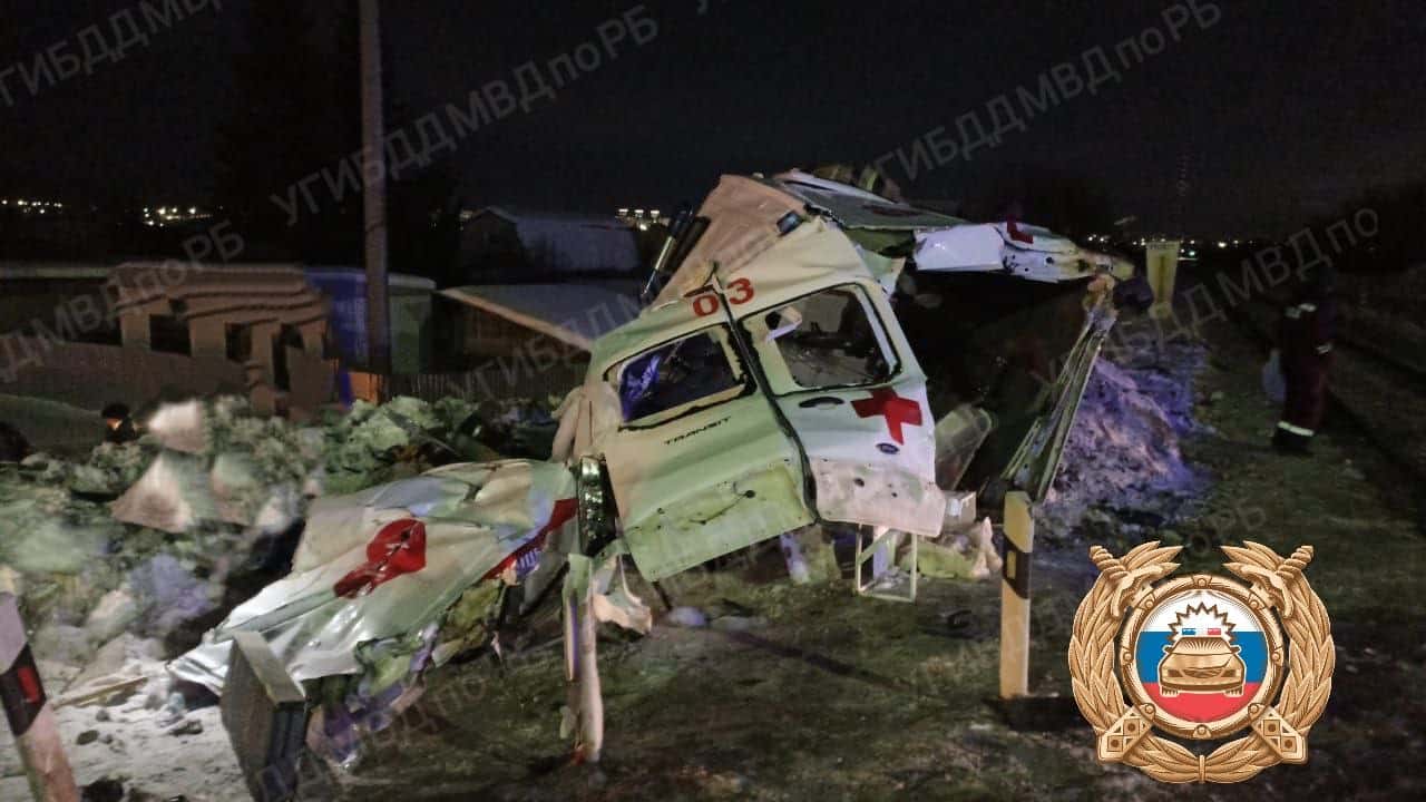 В Башкирии столкнулись тепловоз и машина скорой помощи с пациентом 