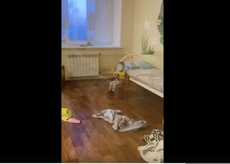 На Урале двухлетнюю девочку бросили одну в палате больницы 