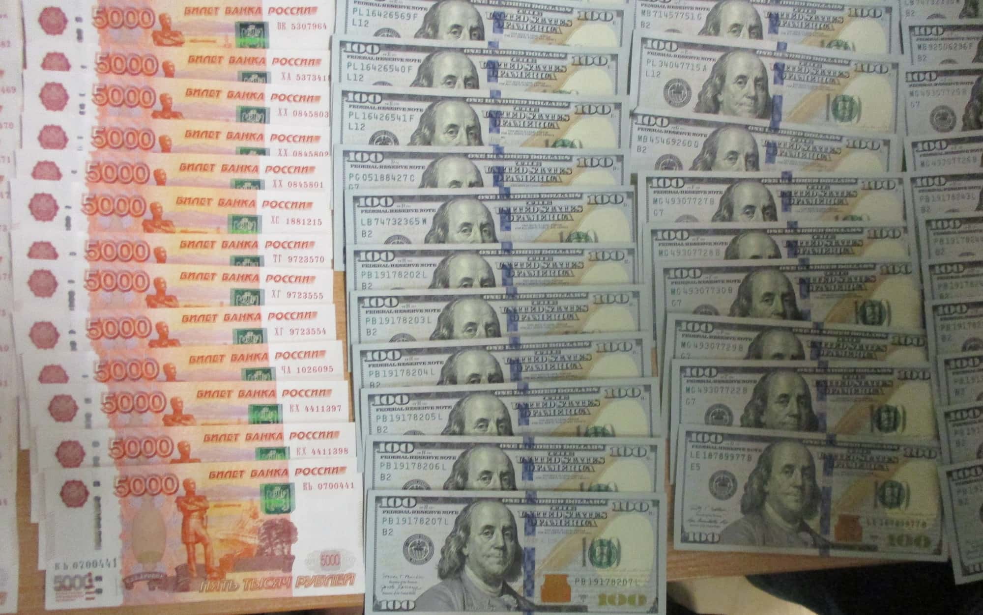 Уралец пытался увезти в ОАЭ 3 млн рублей, чтобы купить машину 