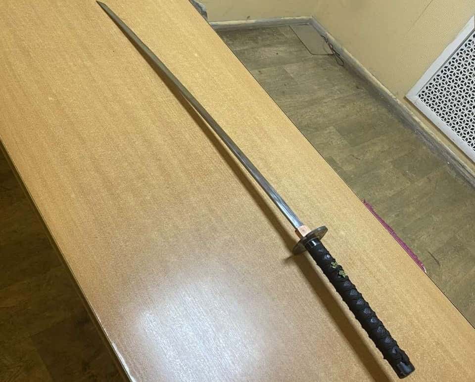 Житель Оренбурга попался на продаже самодельной сабли 