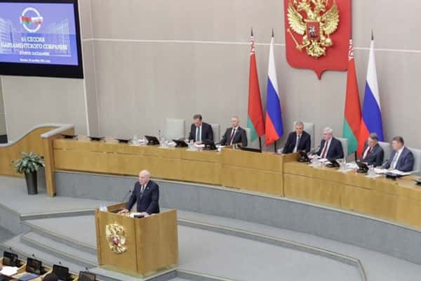 Депутатов и сенаторов ограничили в выезде из России