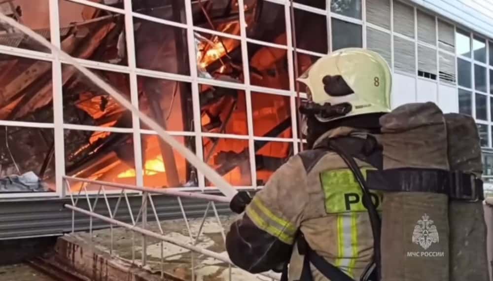 Из искры возгорелось пламя - в Екатеринбурге горело секретное предприятие. Видео