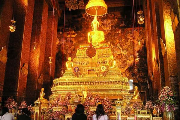 Священник призвал крещёных регулярно посещать храм 