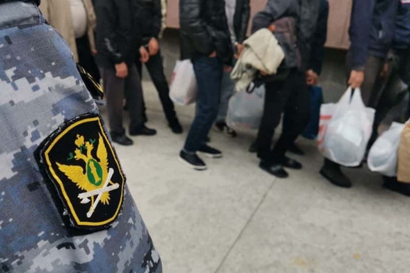 Мигрантам хотят запретить перевозить свои семьи в Россию