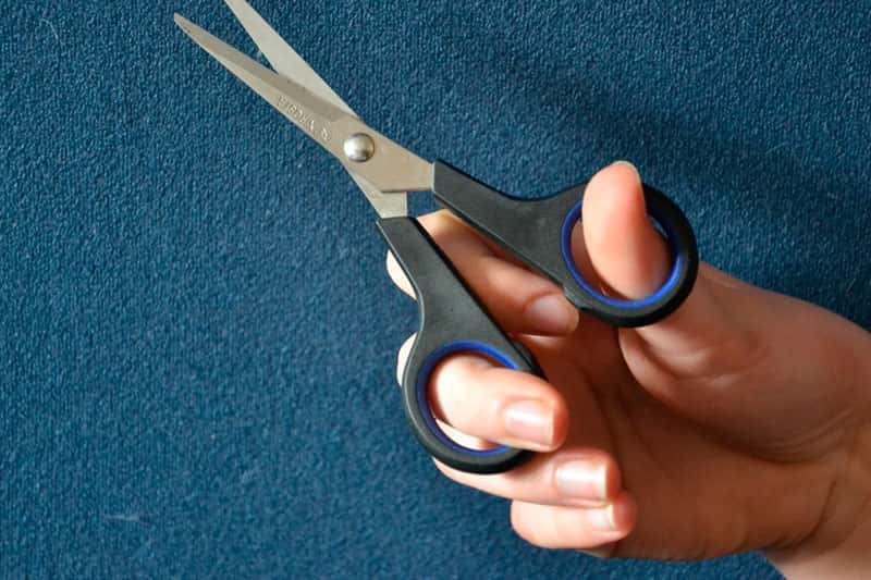 В Тюменской области барбер отрезал клиенту часть уха