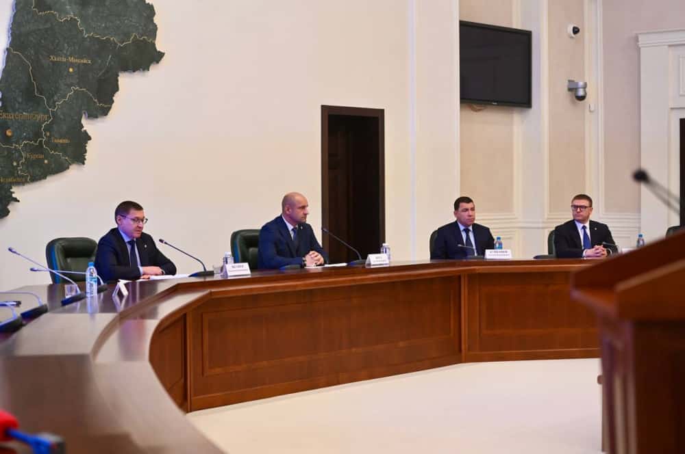 Артём Жога встретился с губернаторами Уральского ФО