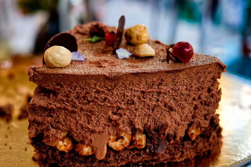 Возникает тяга к сладкому: врач рассказала о возможных причинах