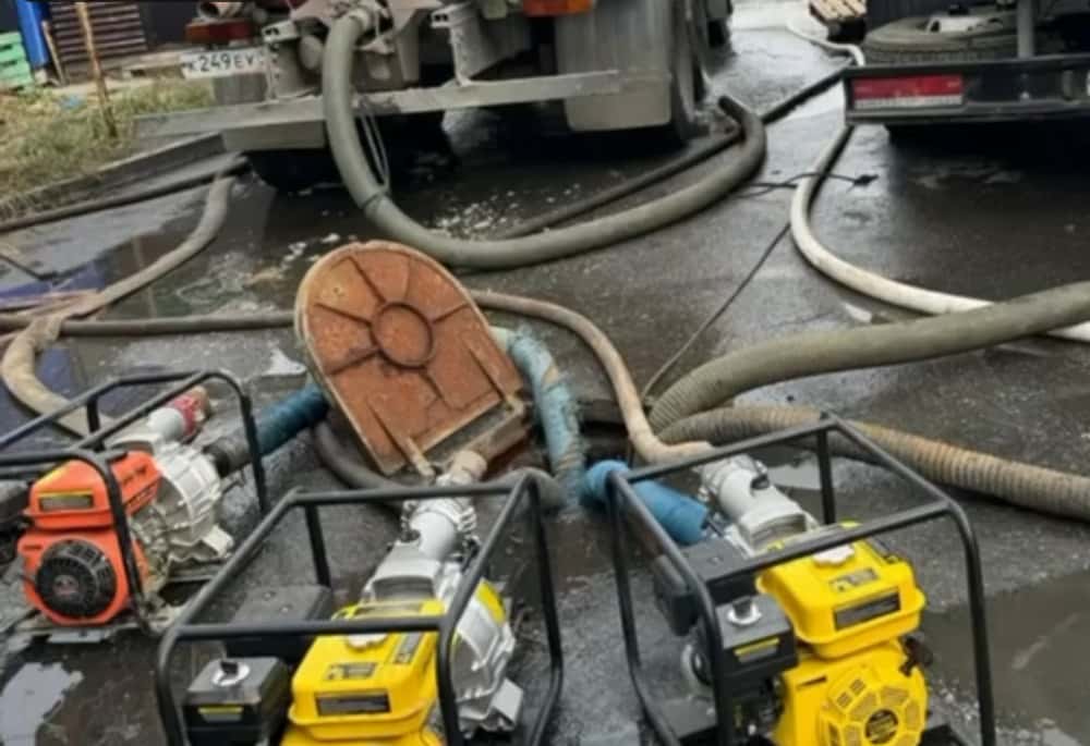 Оно течёт — в Первоуральске снова прорвало канализацию 