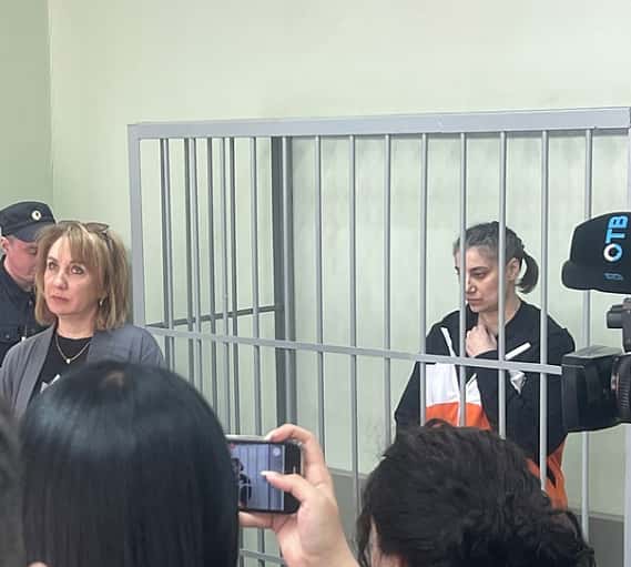 Обвиняемая в убийстве ребёнка опекунша отведала кулаков сокамерницы 