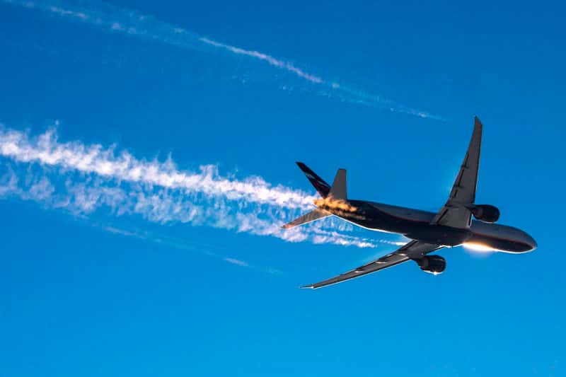 Самолёт Тюмень — Новый Уренгой совершил вынужденную посадку 