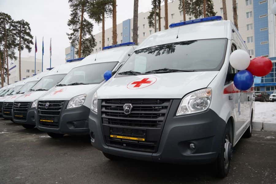 Новые автомобили скорой помощи получили 18 свердловских больниц