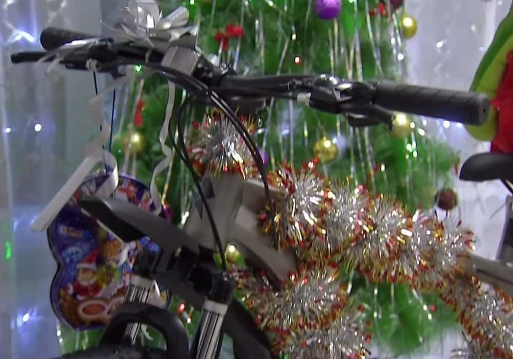 15-летняя свердловчанка получила в подарок велосипед от губернатора 