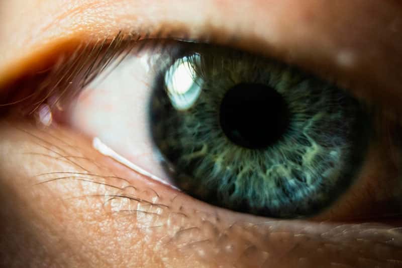 Офтальмолог рассказал, что нужно делать при ожоге глаз 