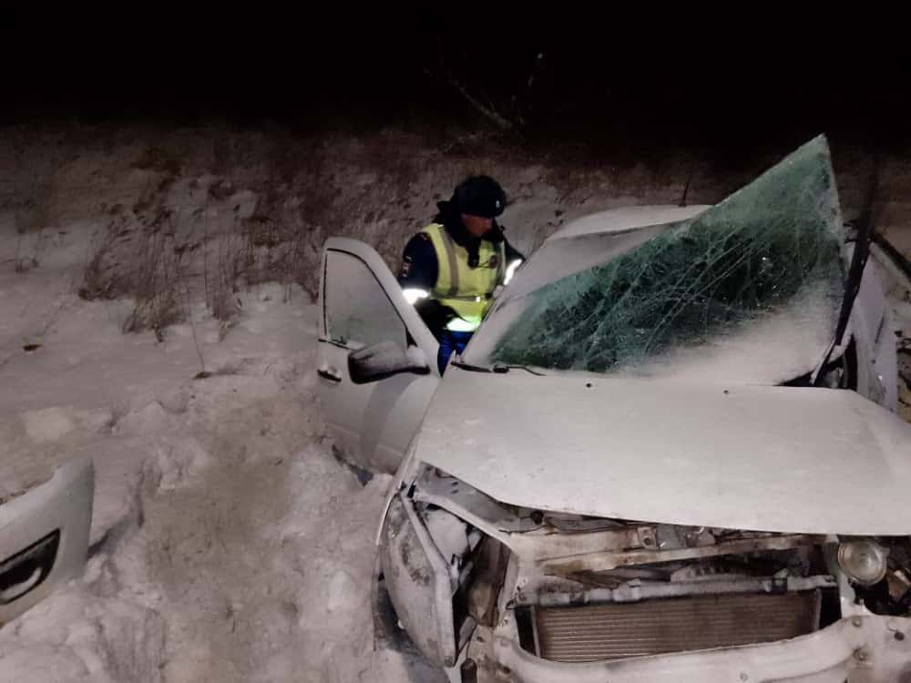 На свердловской трассе погиб водитель, его 17-летняя пассажирка — в больнице 