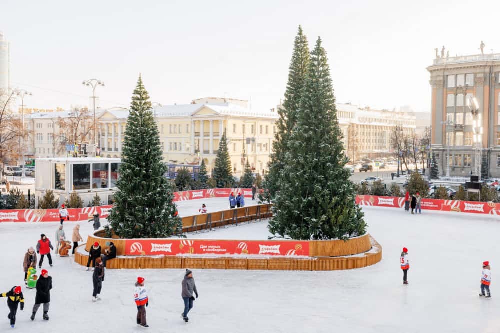 Главный каток Екатеринбурга будет работать на три недели дольше 