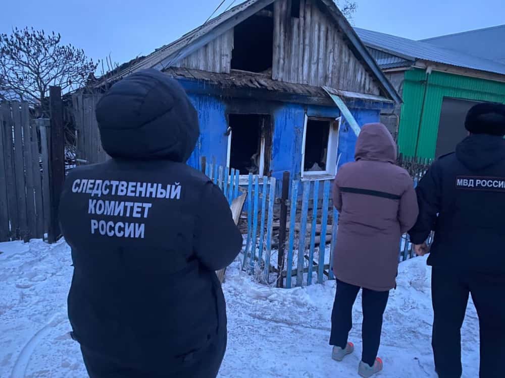 Женщина подожгла дом с людьми на Урале