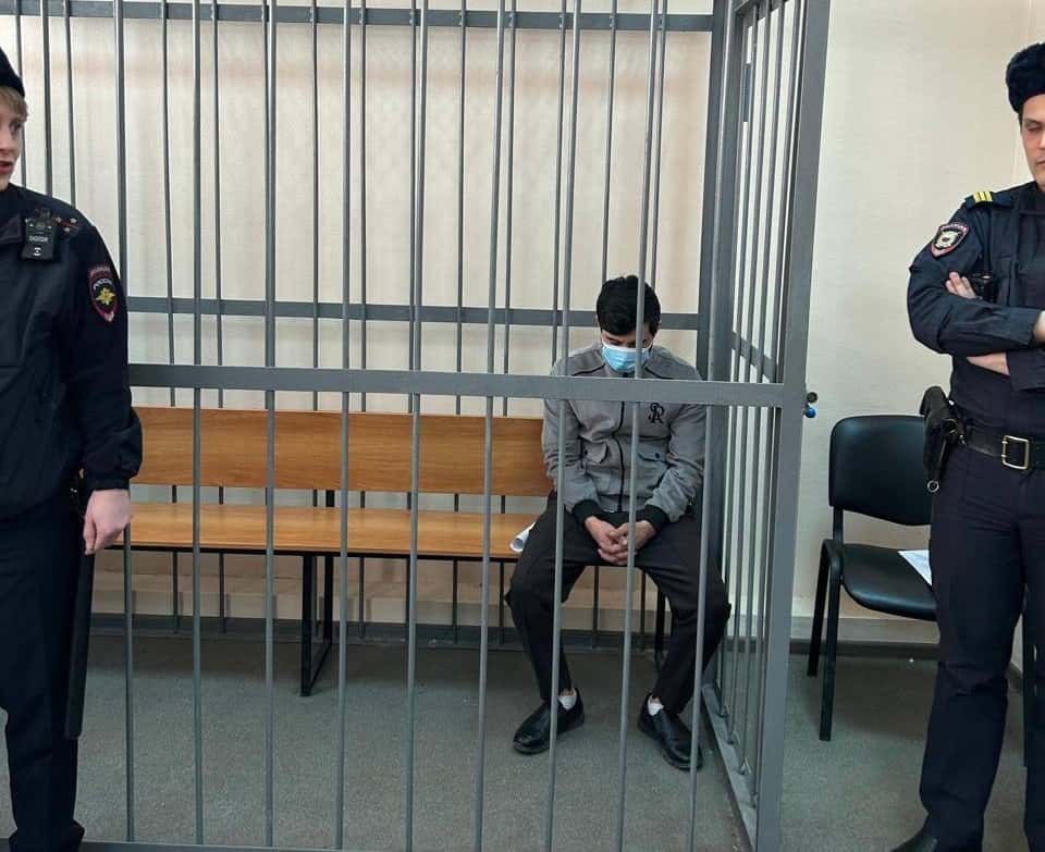 Суд в Екатеринбурге арестовал мигранта, напавшего на таксиста 