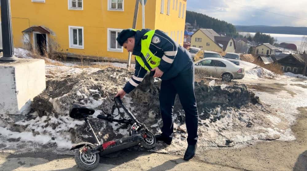 В Нижней Туре мальчик и девочка травмировались на электросамокате 