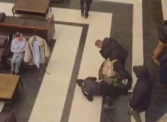 В Атриум Палас Отель в Екатеринбурге ворвались силовики. Видео