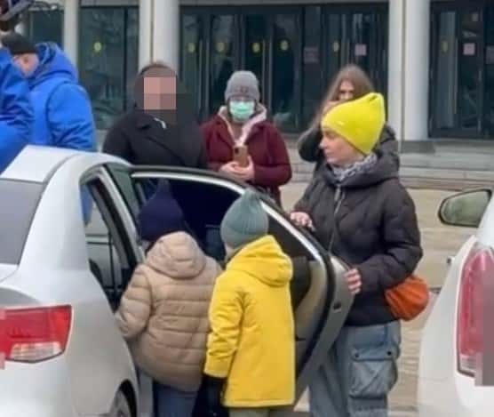 В Свердловской области отец двоих детей вернул их матери 