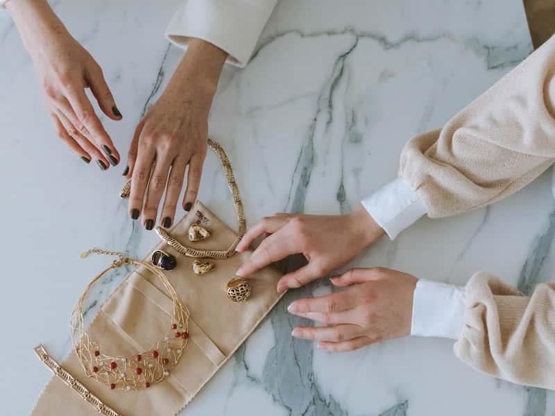 Свердловский облсуд ужесточил наказание продавщице, обворовавшей ювелирный магазин на 6,7 млн рублей