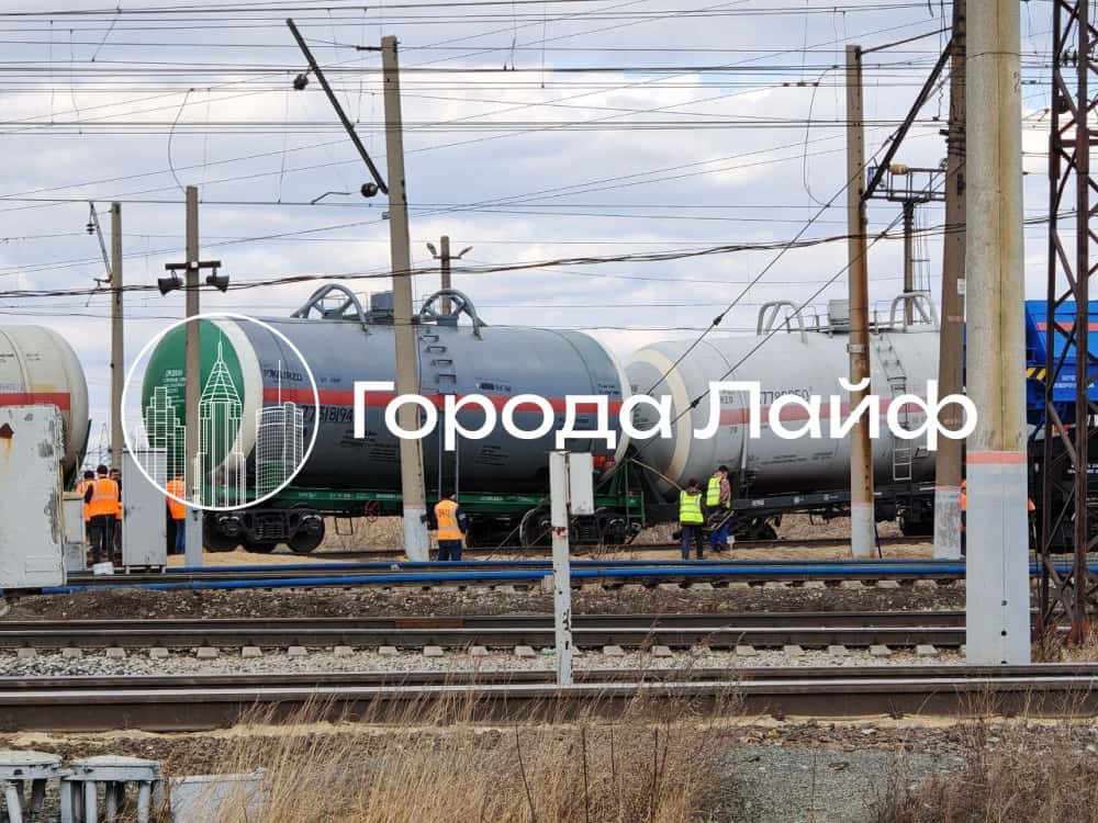 На станции Каменск-Уральский сошли с рельсов две цистерны 