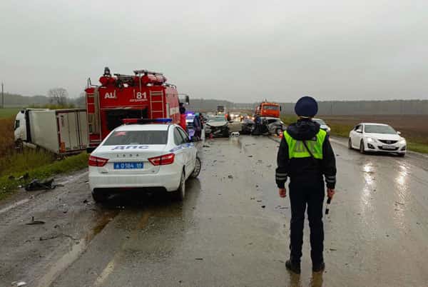 ГИБДД вводит реверсивное движение на трассе "Екатеринбург - Тюмень" после смертельного ДТП