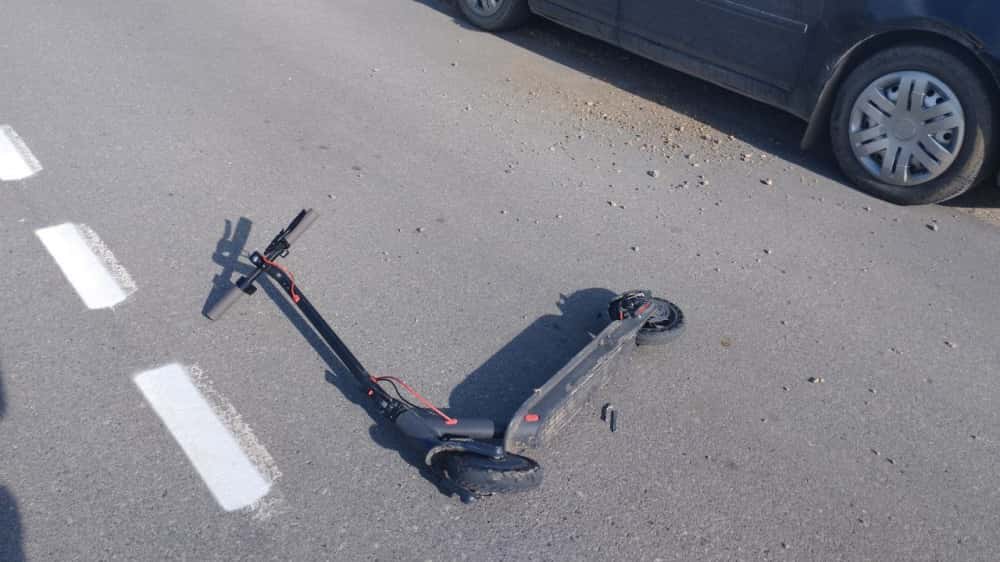 Два подростка попали в Тюменской области в ДТП на самокатах 