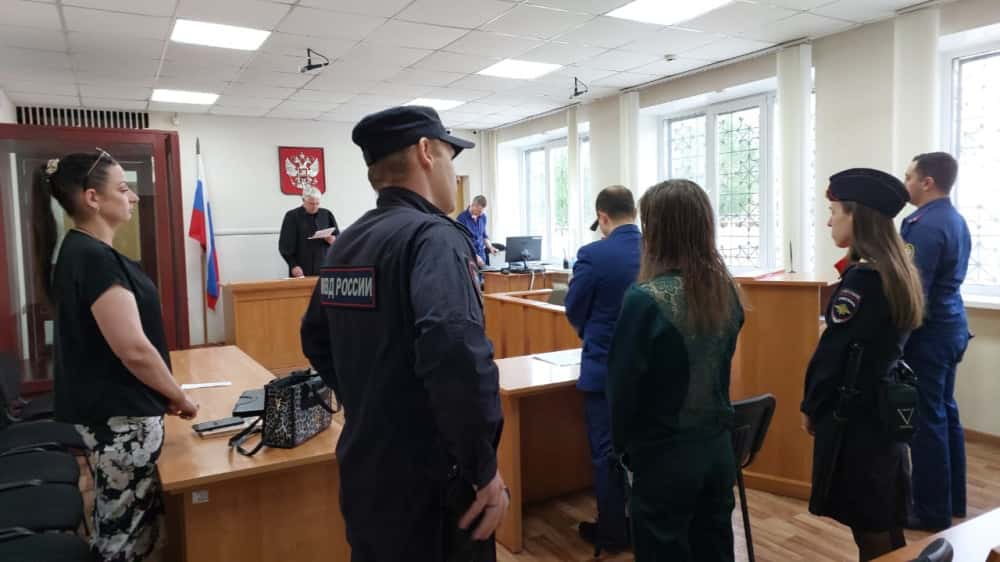 Суд Асбеста арестовал женщину, которая увела девочку с детской площадки 