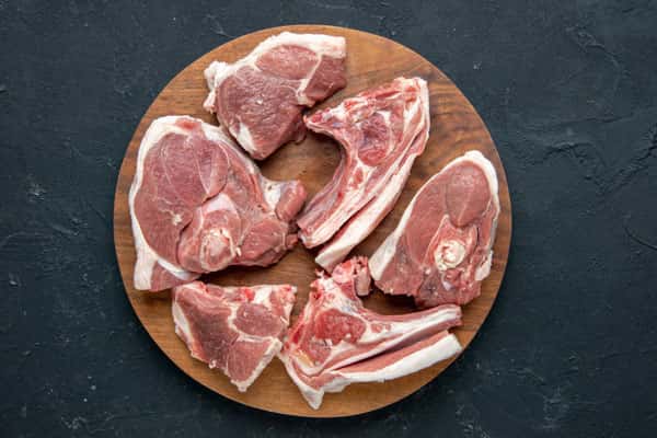 Врач объяснил, можно ли мыть мясо 