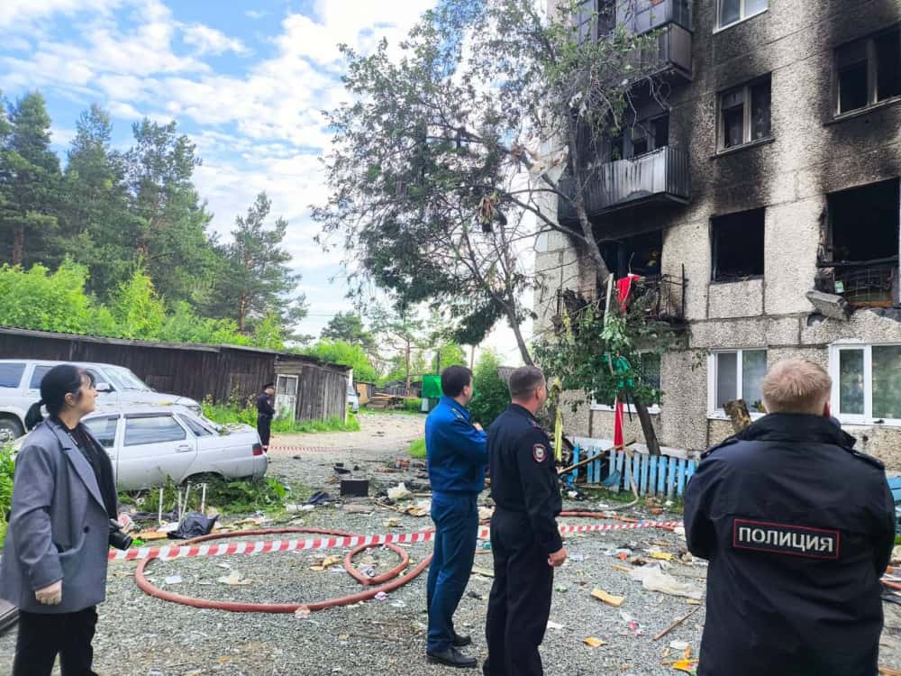 На месте взрыва газа в пятиэтажке Ивделя разбирают завалы 