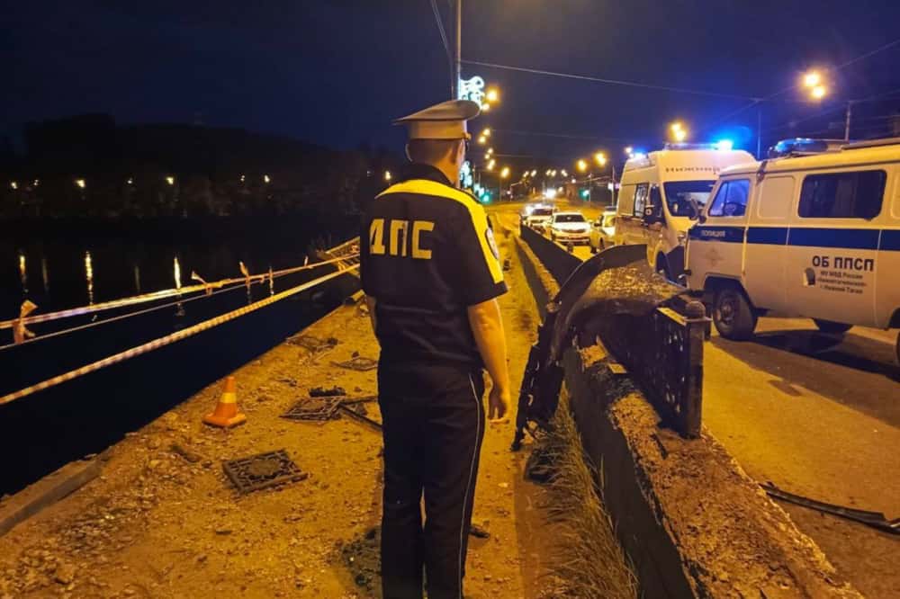 Автомобиль пробил ограждение — на Урале погибли водитель и две пассажирки 