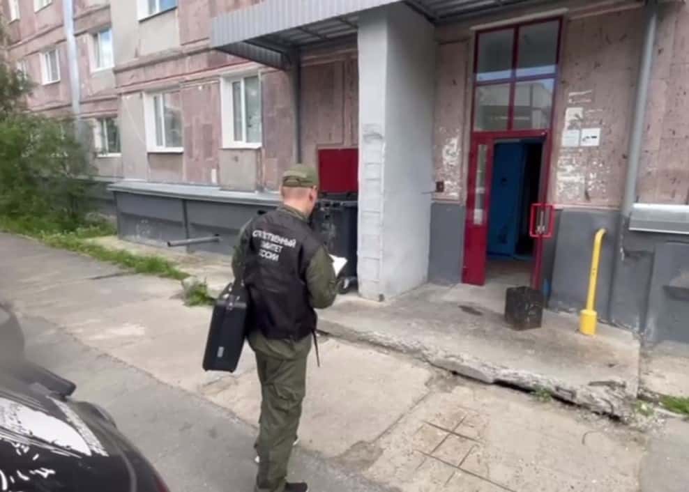 Трёхлетний мальчик упал с пятого этажа в Новом Уренгое 