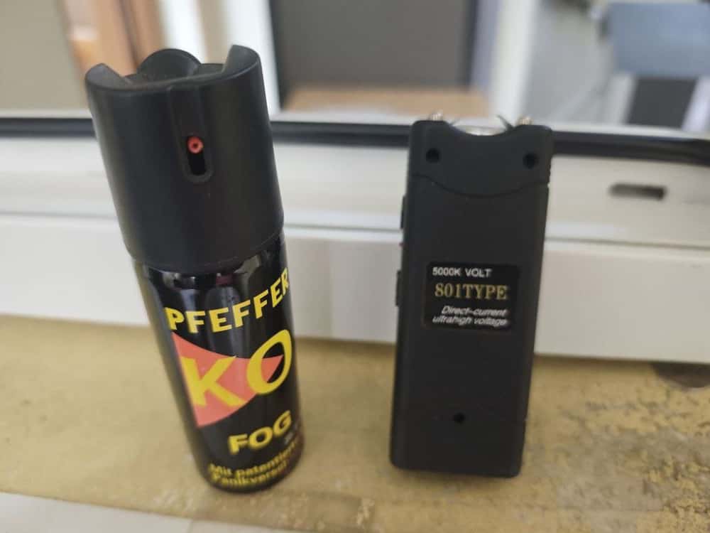 Свердловчанка пришла в суд с баллончиком и электрошокером 