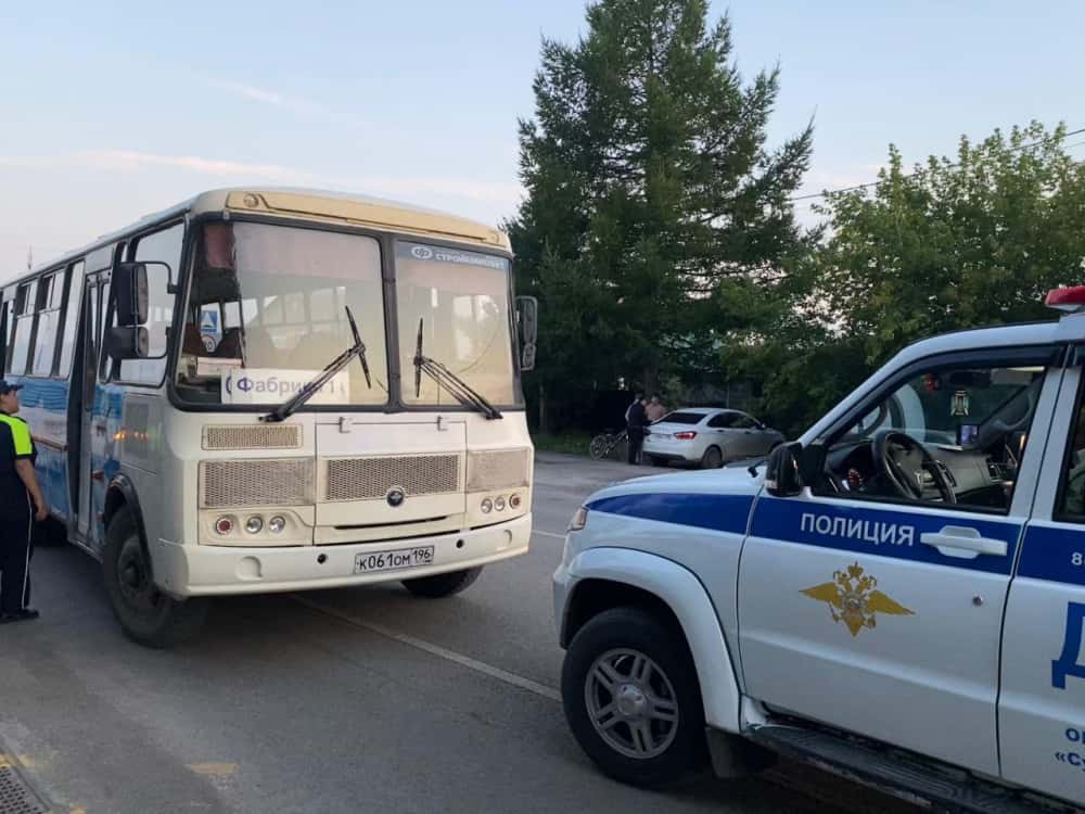 В Сухом Логу рейсовый автобус задавил мужчину на остановке 