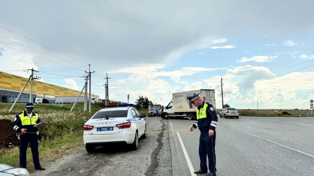 В Свердловской области на дороге под Сысертью пострадали пять человек 